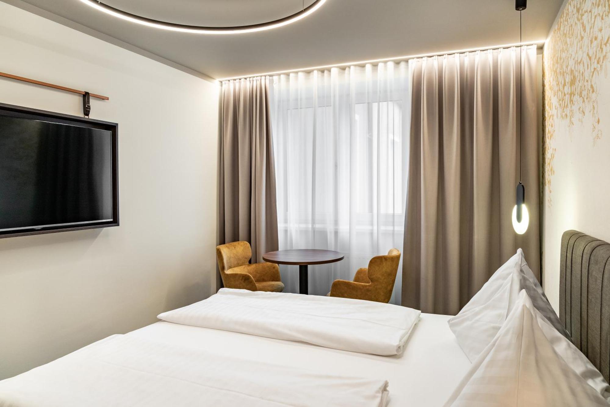 Lokomotive Hotel 3*